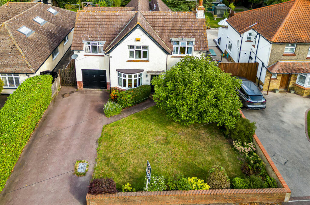 4 bedroom detached house for sale in Park Avenue, Sittingbourne, ME10