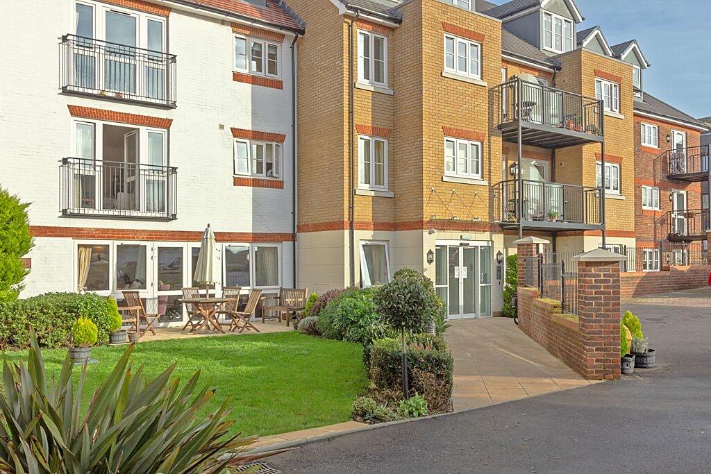 1 bedroom apartment for sale in Canterbury Road, Sittingbourne, Kent, ME10