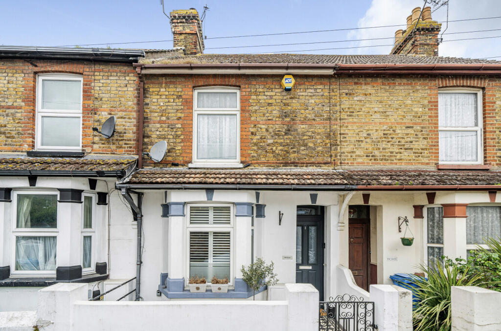 2 bedroom terraced house for sale in Ufton Lane, Sittingbourne, Kent, ME10