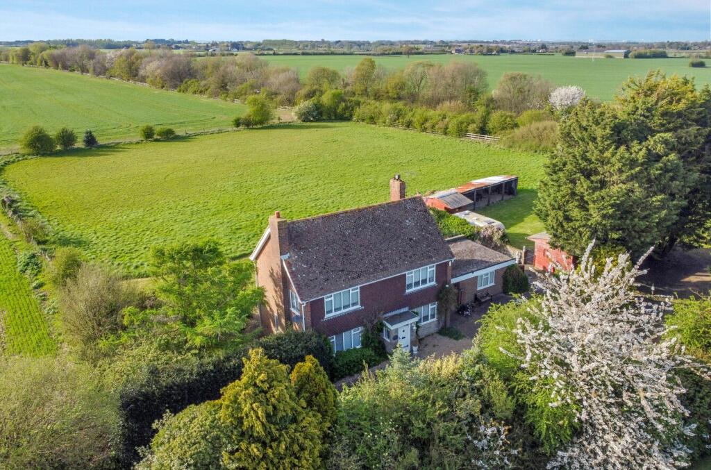 4 bedroom detached house for sale in Wrens Road, Bredgar, Sittingbourne