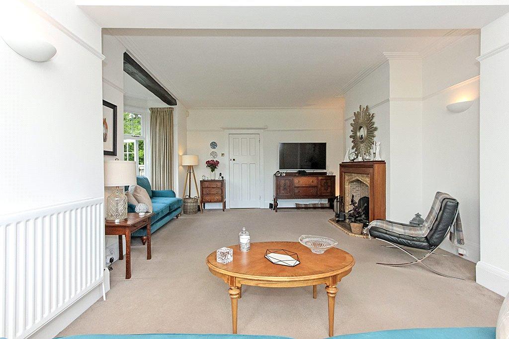 4 bedroom detached house for sale in Canterbury Road, Bapchild