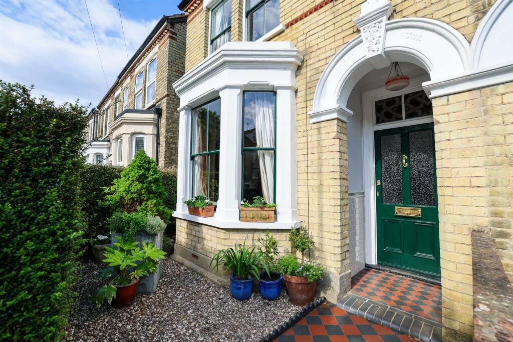 4 bedroom semidetached house for sale in Clarendon Street, Bedford, MK41