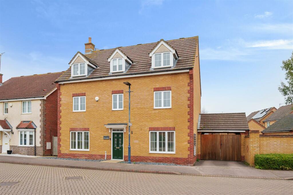 5 bedroom detached house for sale in The Glebe, Clapham, Bedford, MK41