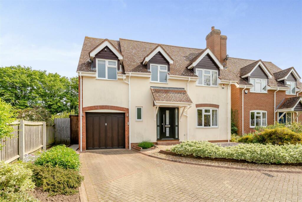 4 bedroom detached house for sale in Churchgate, Great Barford, Bedford