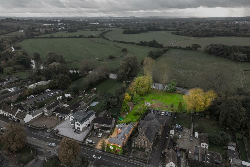 4 bedroom detached house for sale in High Street, Clapham, Bedford, MK41