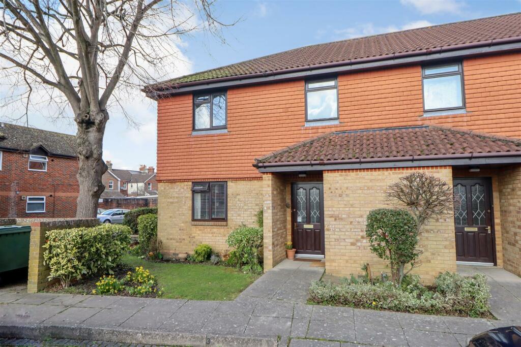 1 bedroom flat for sale in Tanyard Close, Horsham, RH13