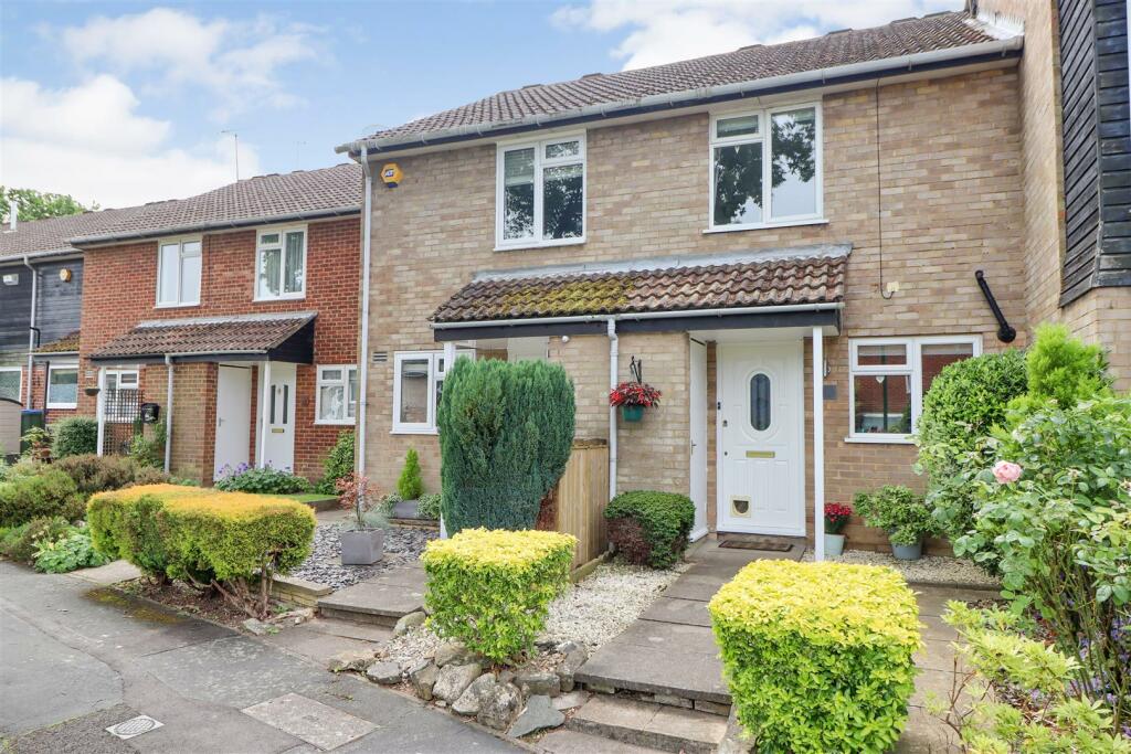 2 bedroom terraced house for sale in Drake Close, Horsham, RH12