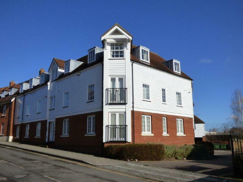 2 bedroom flat for rent in 159 Station Road West, Canterbury, Kent, CT2