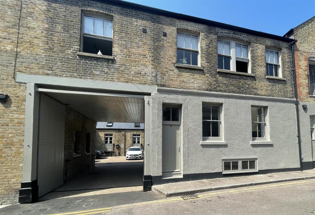 Main image of property: 7 Buckingham Road, Broadstairs, Kent, CT10 1QR