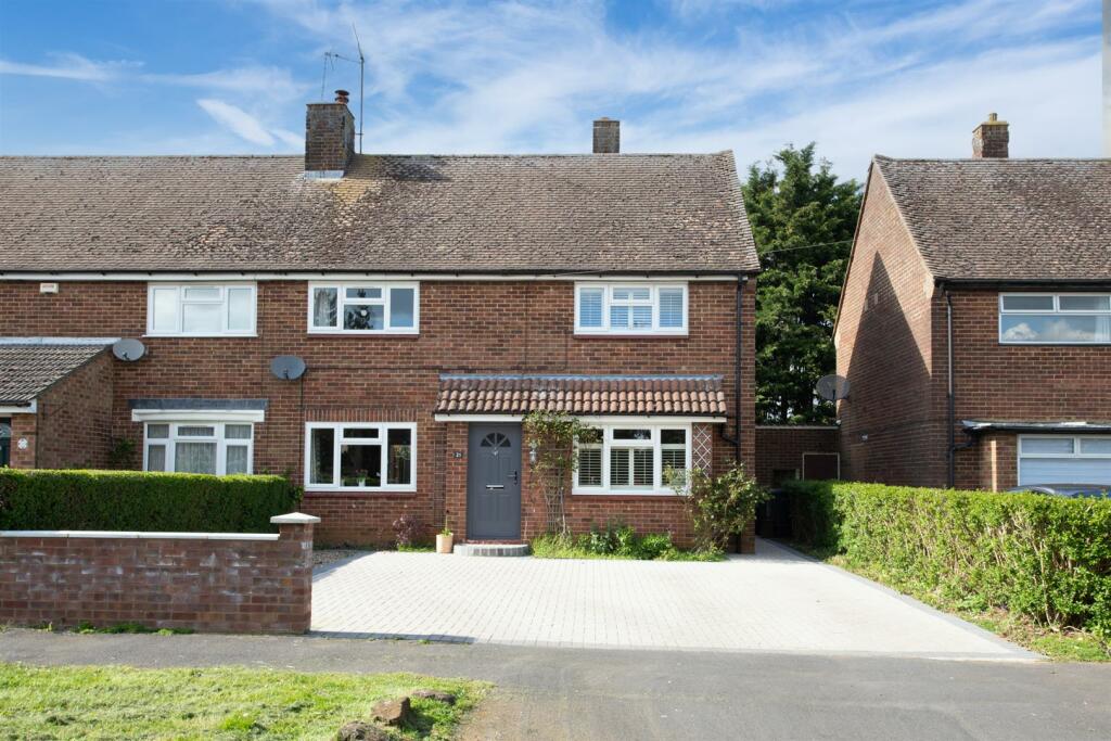 3 bedroom semidetached house for sale in Preston Road, Toddington