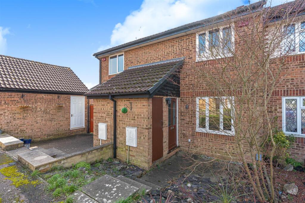 Main image of property: 18 Spayne Close