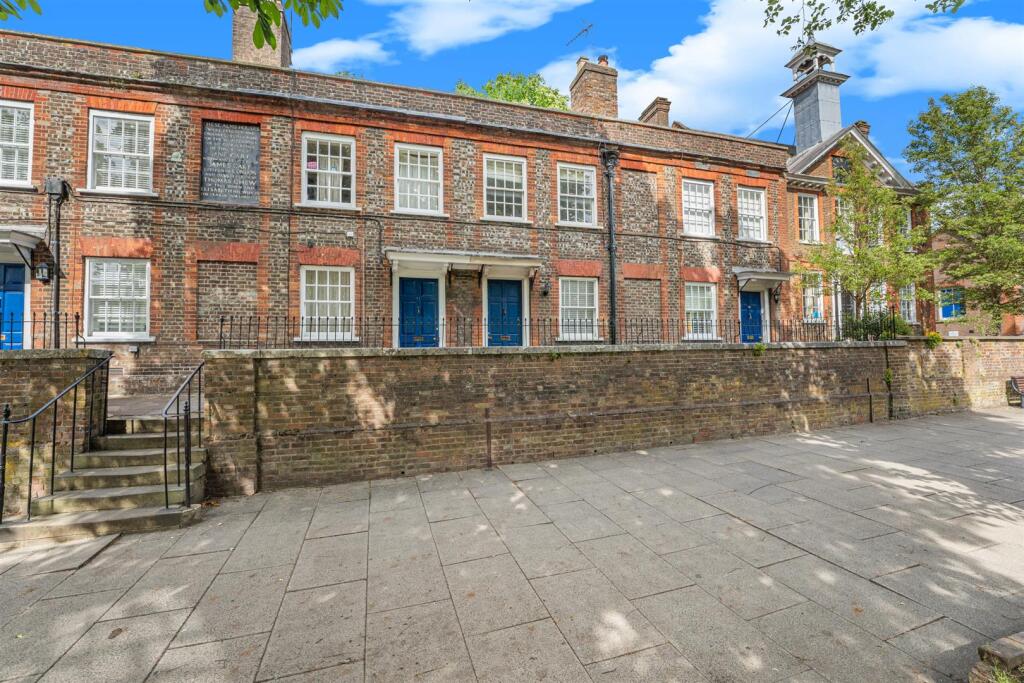 Main image of property: High Street South, Dunstable