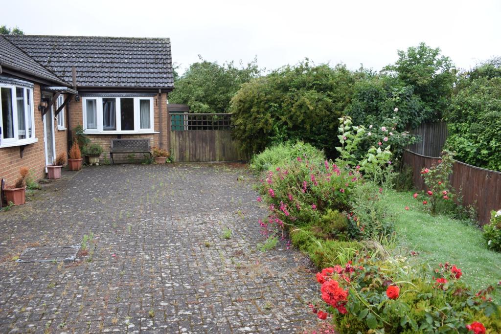 2 bedroom detached bungalow for sale in Parklands, Fleet Hargate, PE12