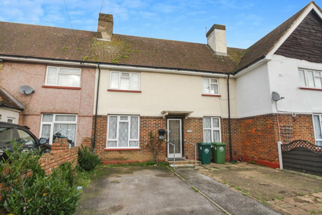 3 bedroom terraced house for sale in Viola Avenue, StainesuponThames