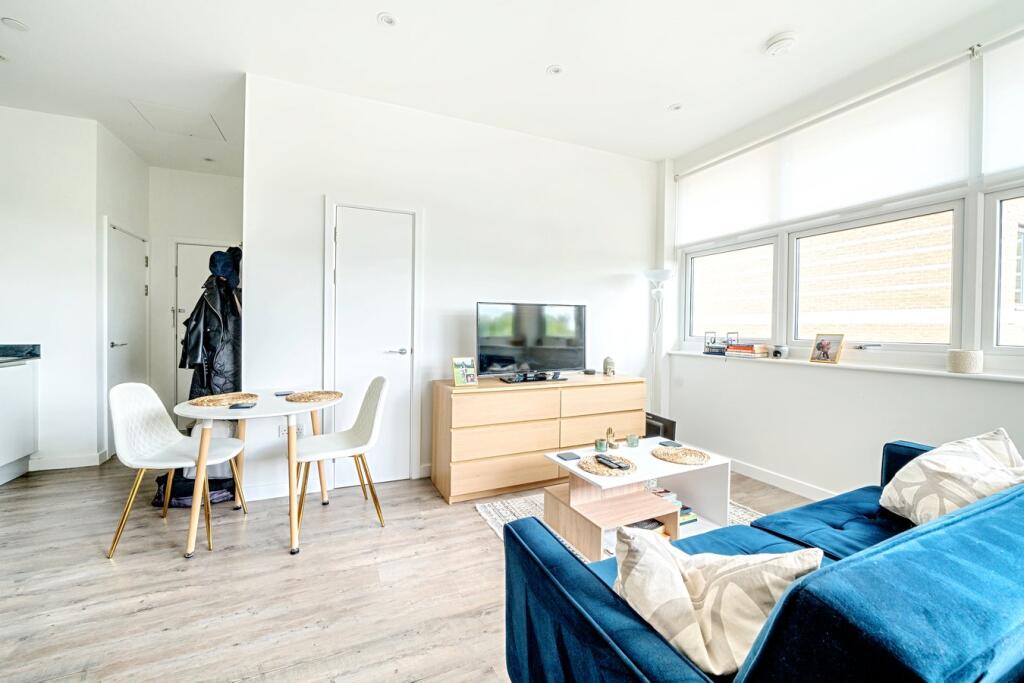 Main image of property: London Road, Staines-upon-Thames, TW18