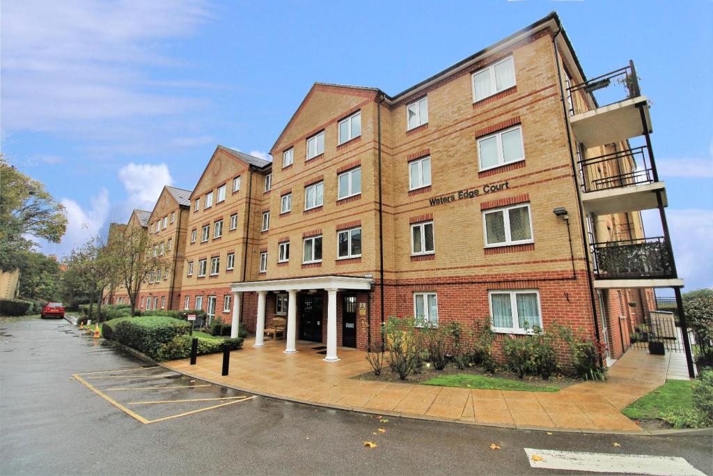 1 bedroom retirement property for sale in Waters Edge Court , 1 ...