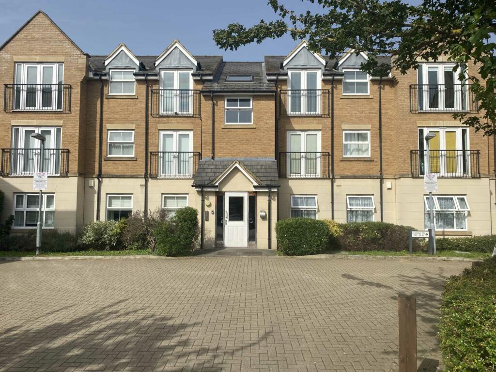 3 bedroom apartment for sale in Eagle Close, Leighton Buzzard, LU7