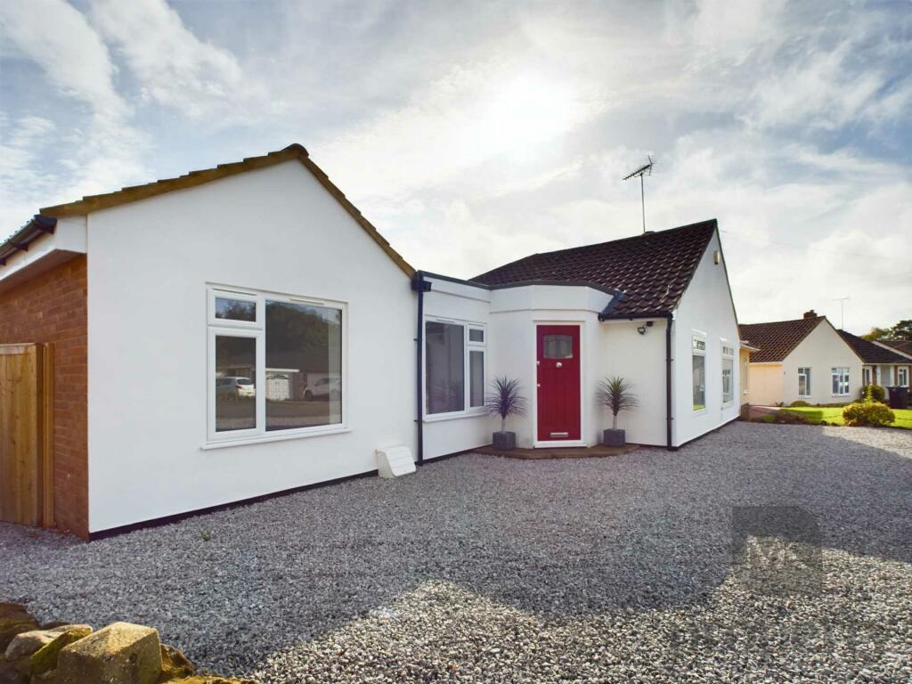 4 bedroom bungalow for sale in Poplar Close, Leighton Buzzard, LU7