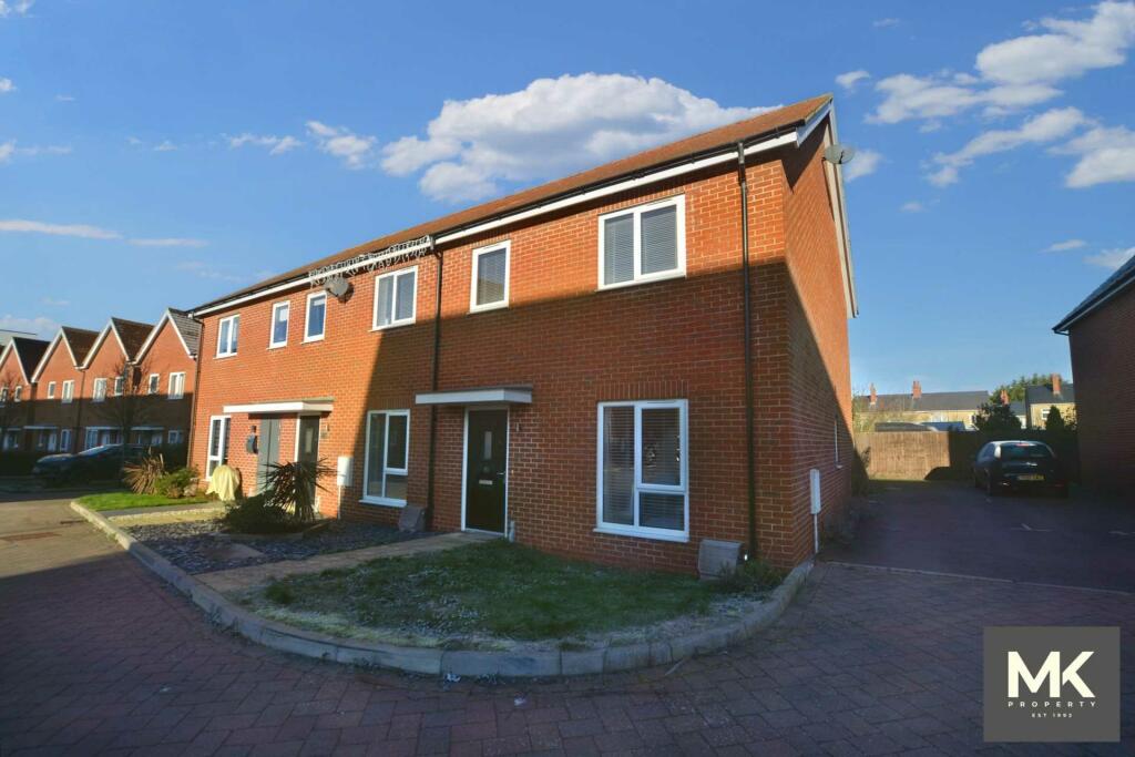 3 bedroom terraced house for rent in Bowling Green Close, Bletchley, MK2