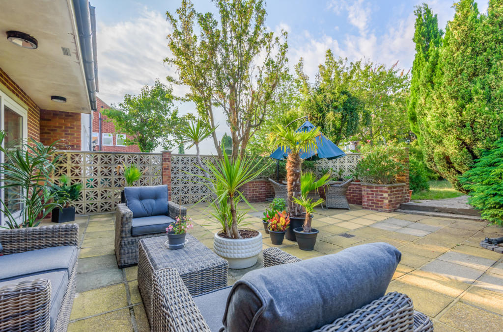 3 bedroom semidetached house for sale in Charterhouse Road, Orpington