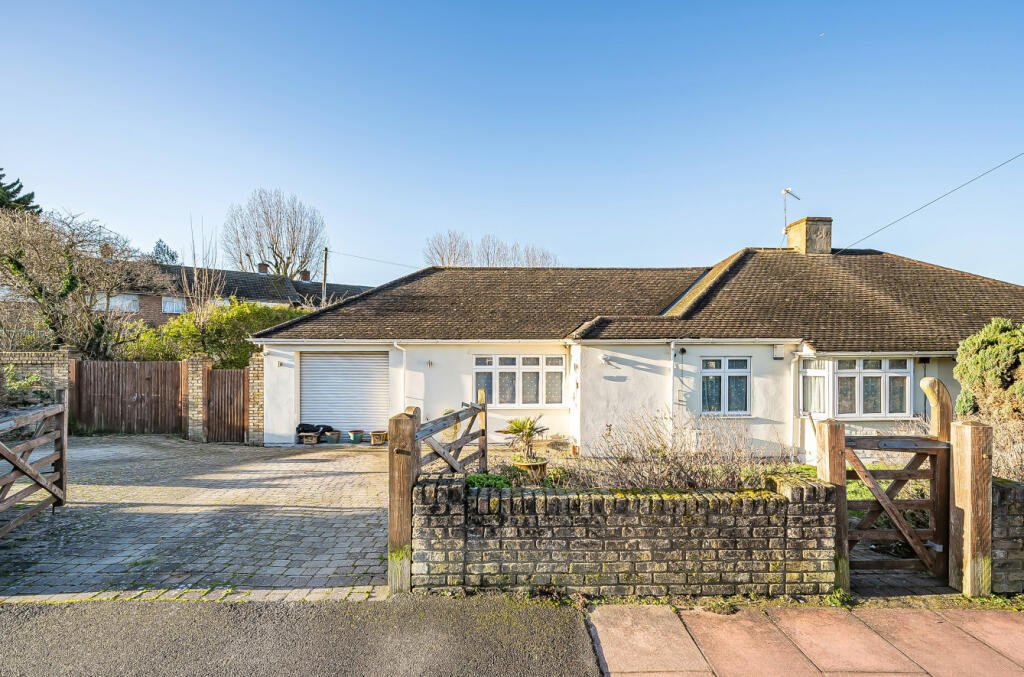 3 bedroom bungalow for sale in Augustine Road, Orpington, BR5