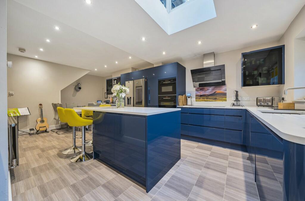 Additional property image - Southborough Lane, Bromley, BR2