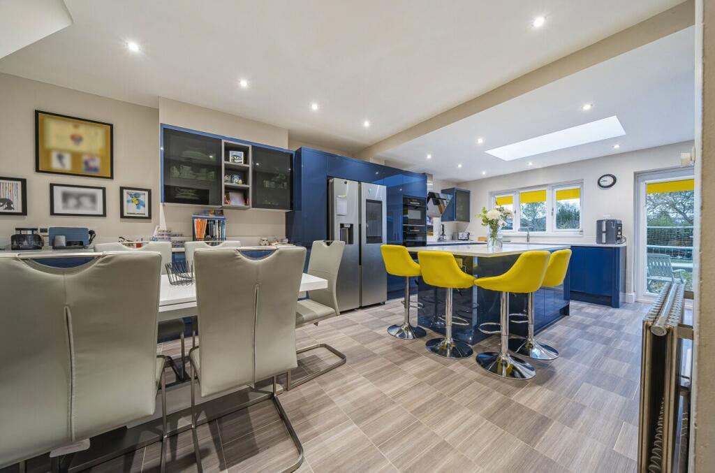 Additional property image - Southborough Lane, Bromley, BR2