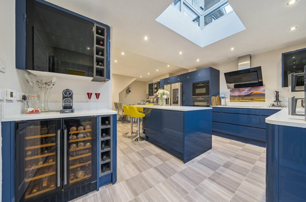 Additional property image - Southborough Lane, Bromley, BR2