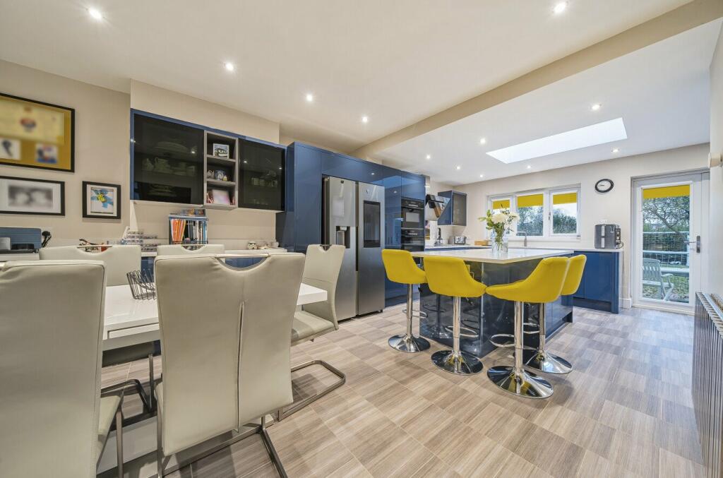 Additional property image - Southborough Lane, Bromley, BR2