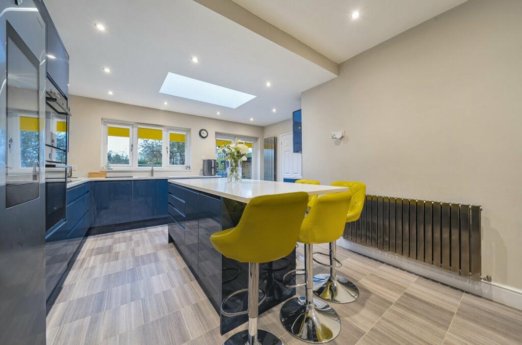 Additional property image - Southborough Lane, Bromley, BR2