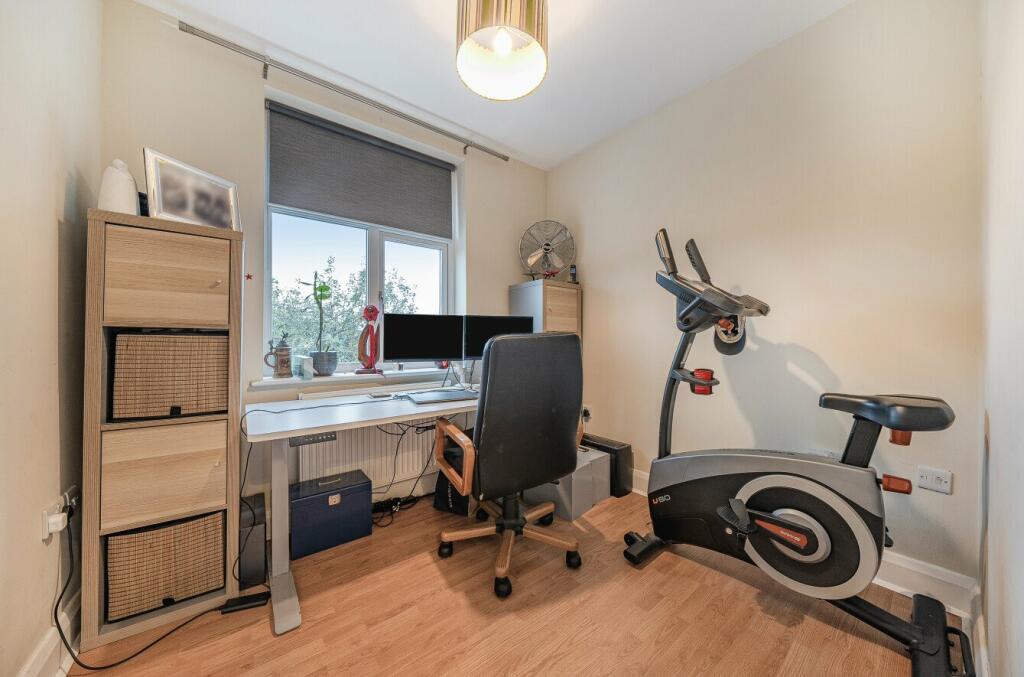 Additional property image - Southborough Lane, Bromley, BR2