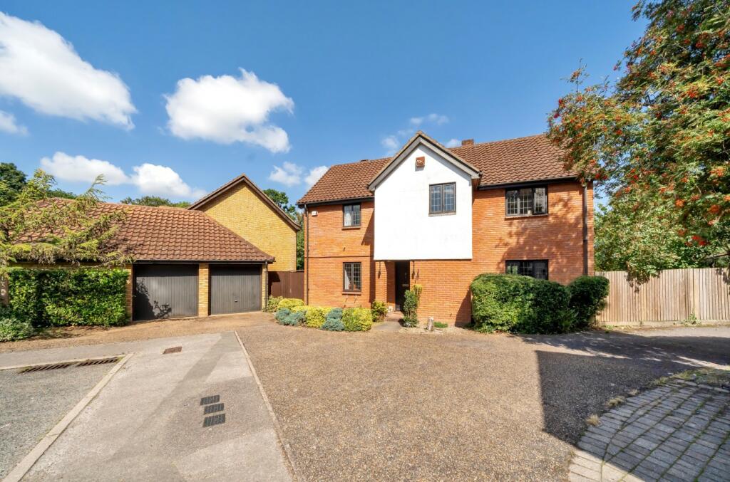 5 bedroom detached house for sale in Highgrove Close, Chislehurst, Kent