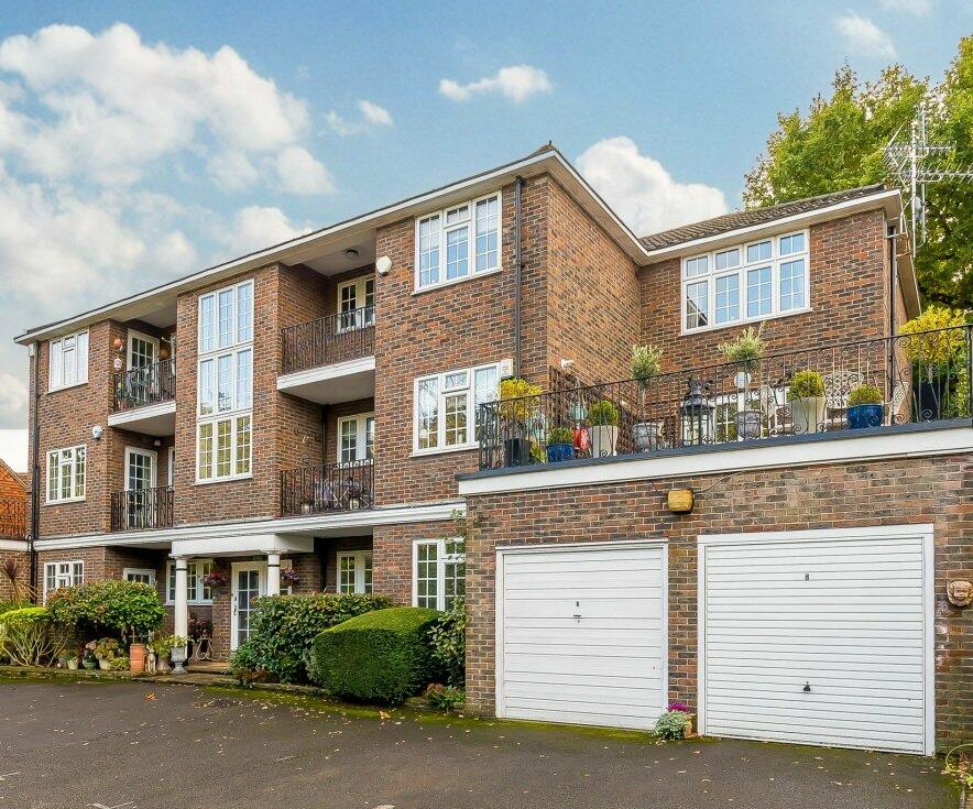 2 bedroom apartment for sale in St. Pauls Cray Road, Chislehurst, Kent, BR7