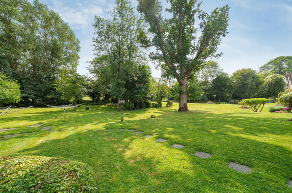 Additional property image - Willow Grove, Chislehurst, Kent, BR7