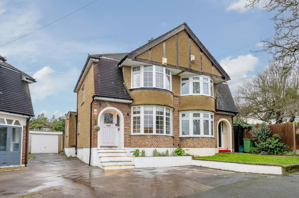 2 bedroom semidetached house for sale in Barham Close, Chislehurst