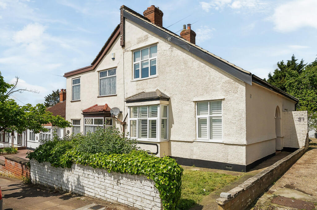 2 bedroom bungalow for sale in Mainridge Road, Chislehurst, Kent, BR7