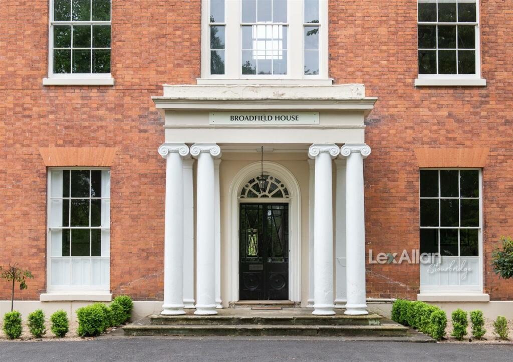 2 bedroom apartment for sale in Compton Drive, Kingswinford, DY6