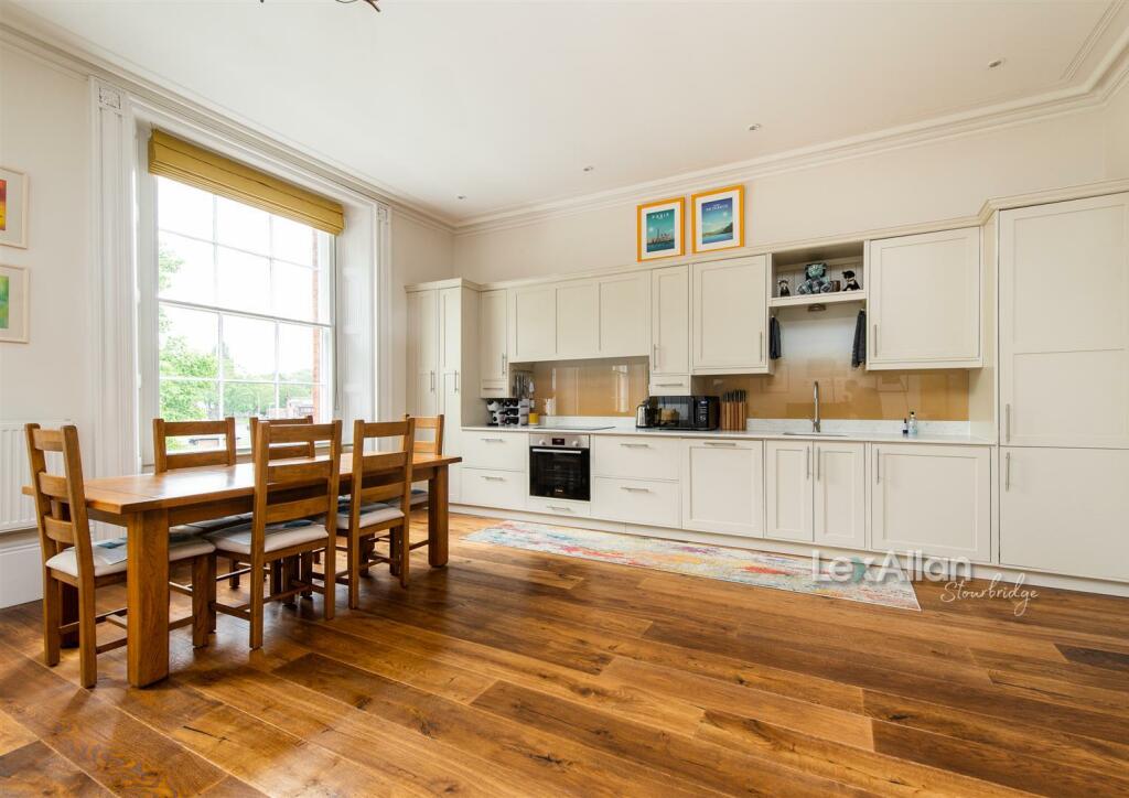 2 bedroom apartment for sale in Compton Drive, Kingswinford, DY6