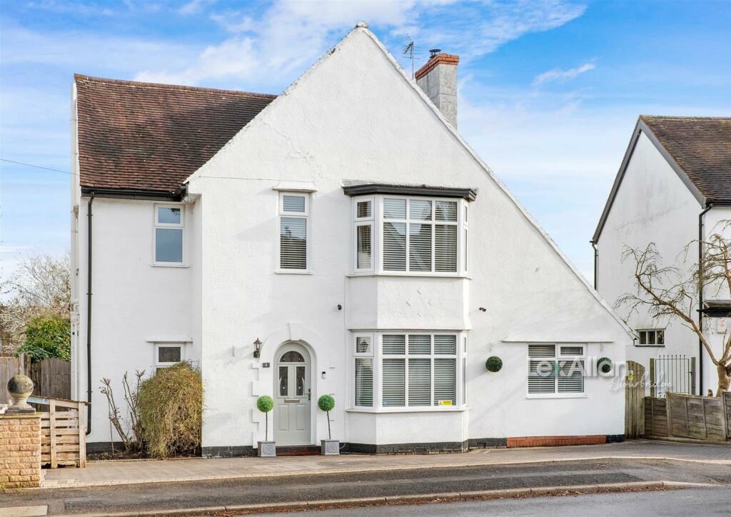 3 bedroom detached house for sale in Comberton Avenue, Kidderminster, DY10