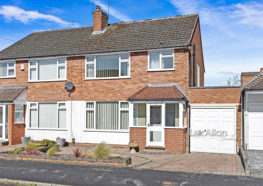 3 bedroom semidetached house for sale in Beachcroft Road, Kingswinford