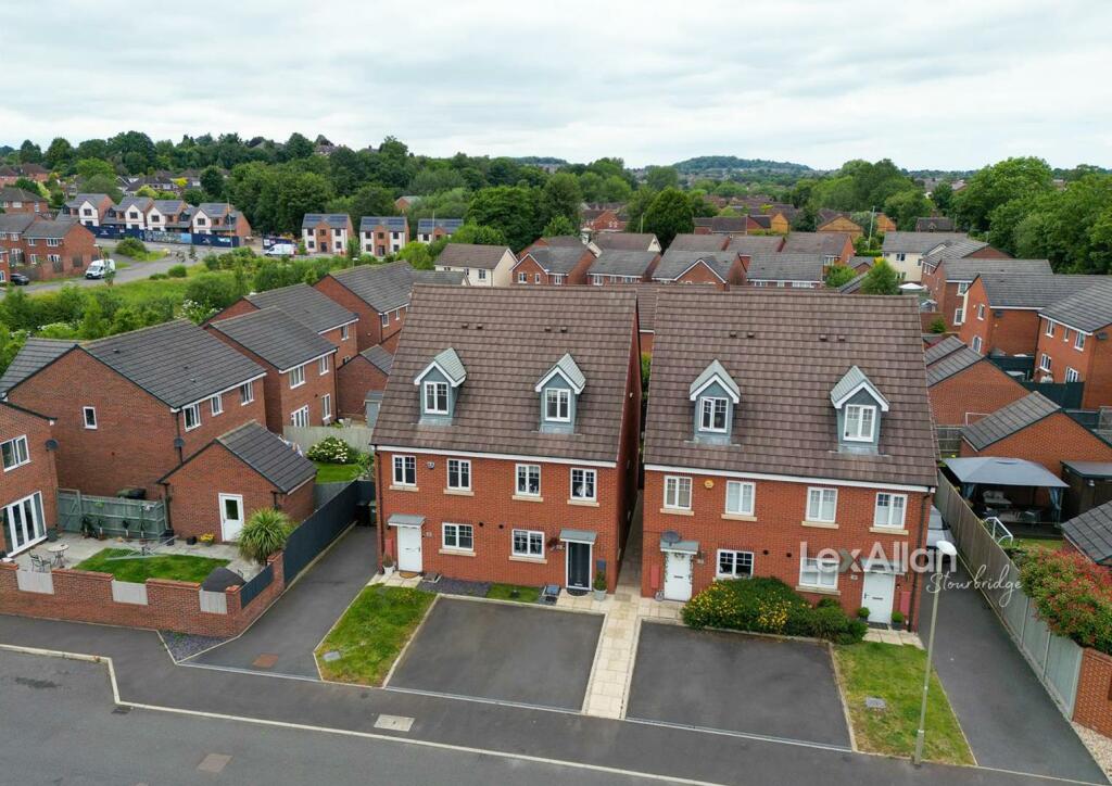 3 bedroom semidetached house for sale in Dawn Close, Wollaston