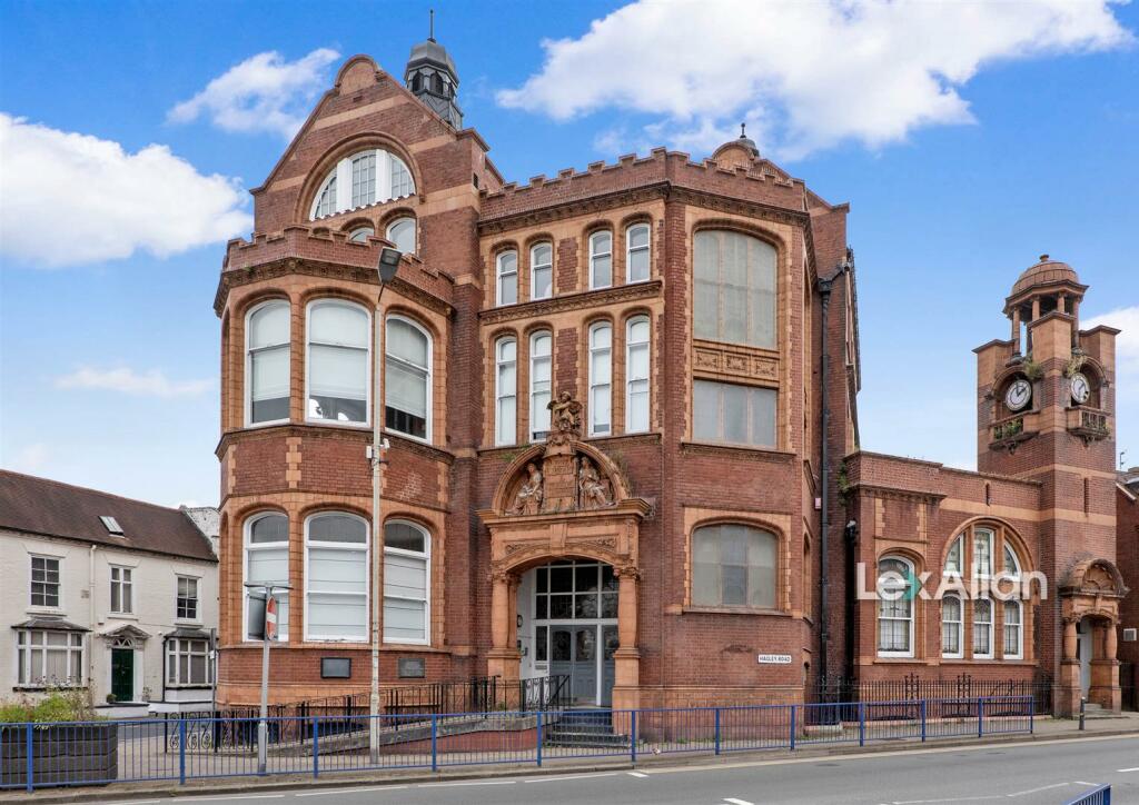 2 bedroom apartment for sale in Hagley Road, Stourbridge, DY8