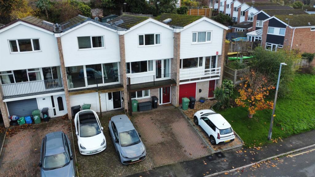 4 bedroom town house