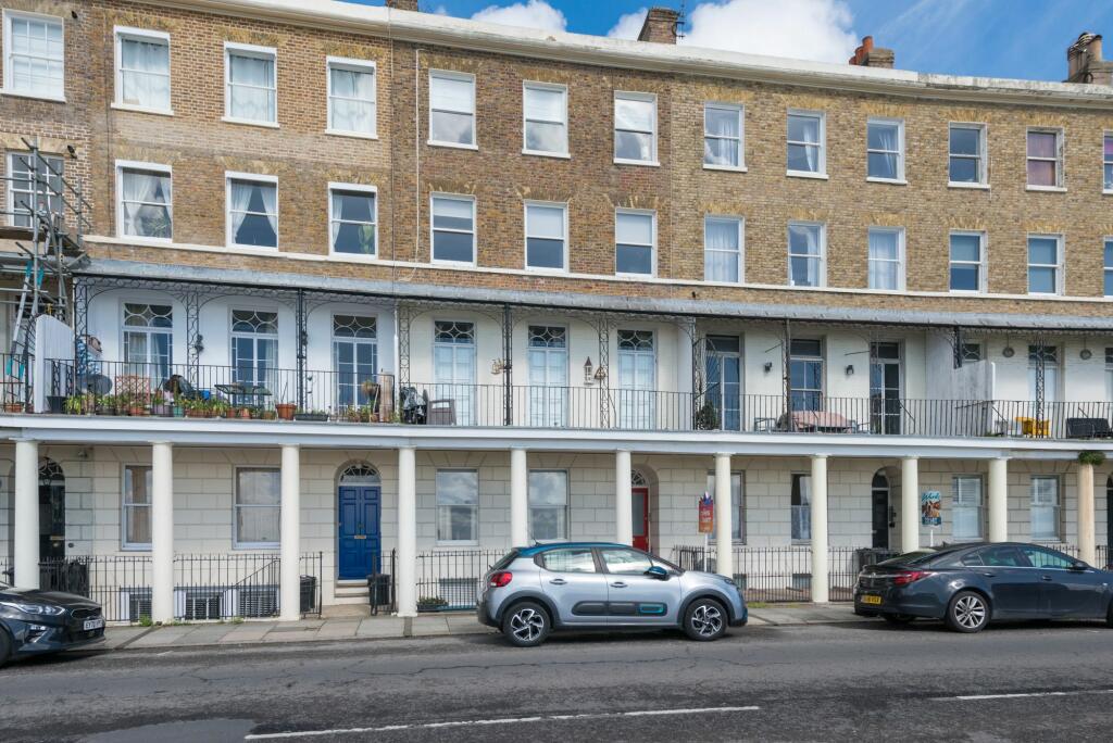 2 bedroom apartment for sale in Wellington Crescent, Ramsgate, CT11