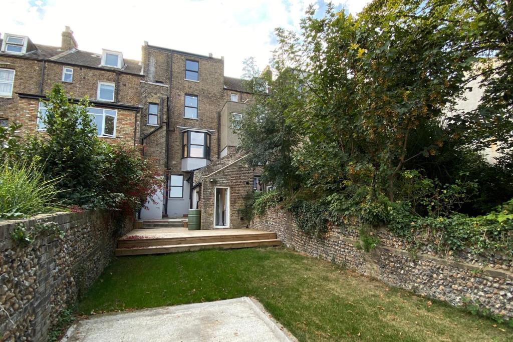 5 bedroom terraced house for sale in Grange Road, Ramsgate, CT11