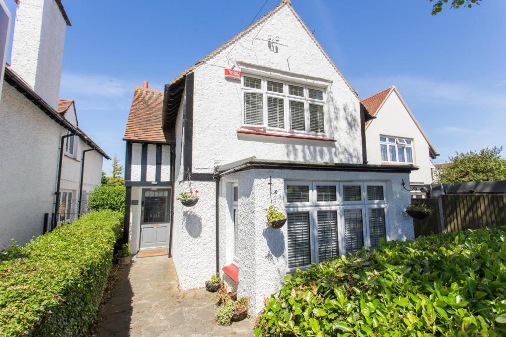 3 bedroom detached house for sale in Millmead Road, Margate, CT9