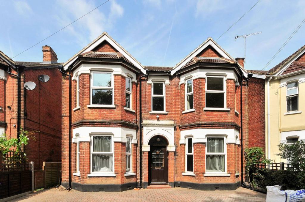 1 bedroom house share for rent in Maybury Road, Woking , GU21