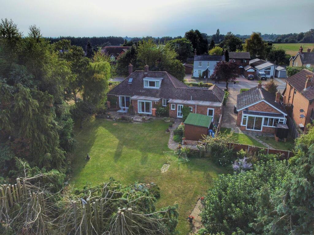 3 bedroom chalet for sale in Flitwick Road, Maulden, Bedfordshire, MK45