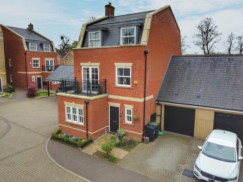 4 bedroom detached house for sale in Richardson Court, Ampthill