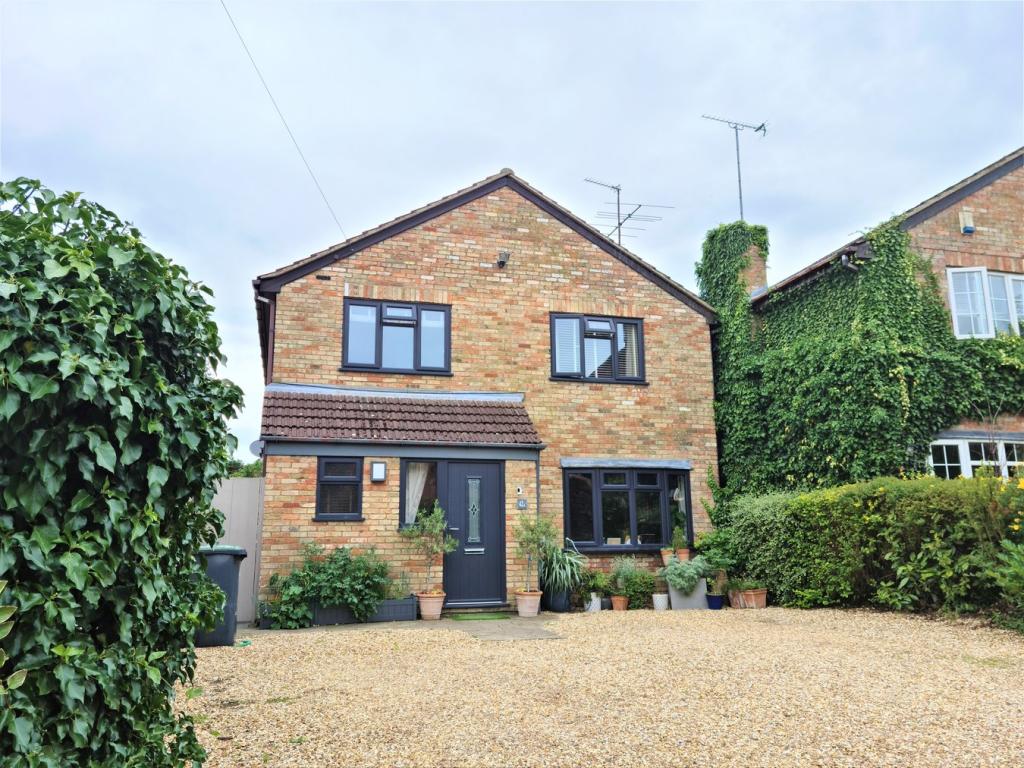 4 bedroom detached house for sale in Bedford Street, Ampthill